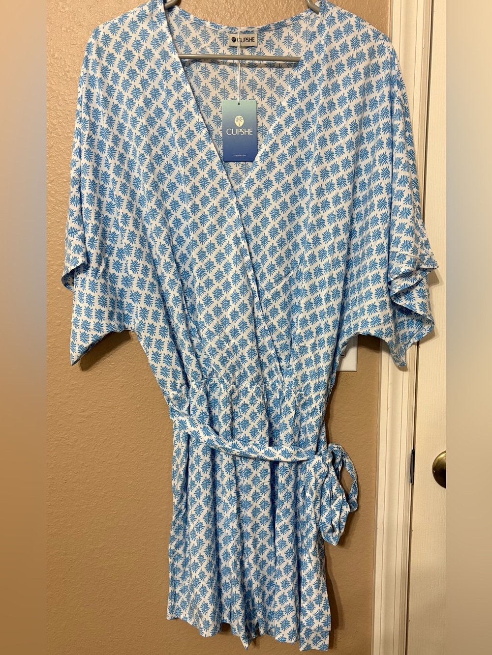 Cupshe White and Blue Floral Romper. XL NWT